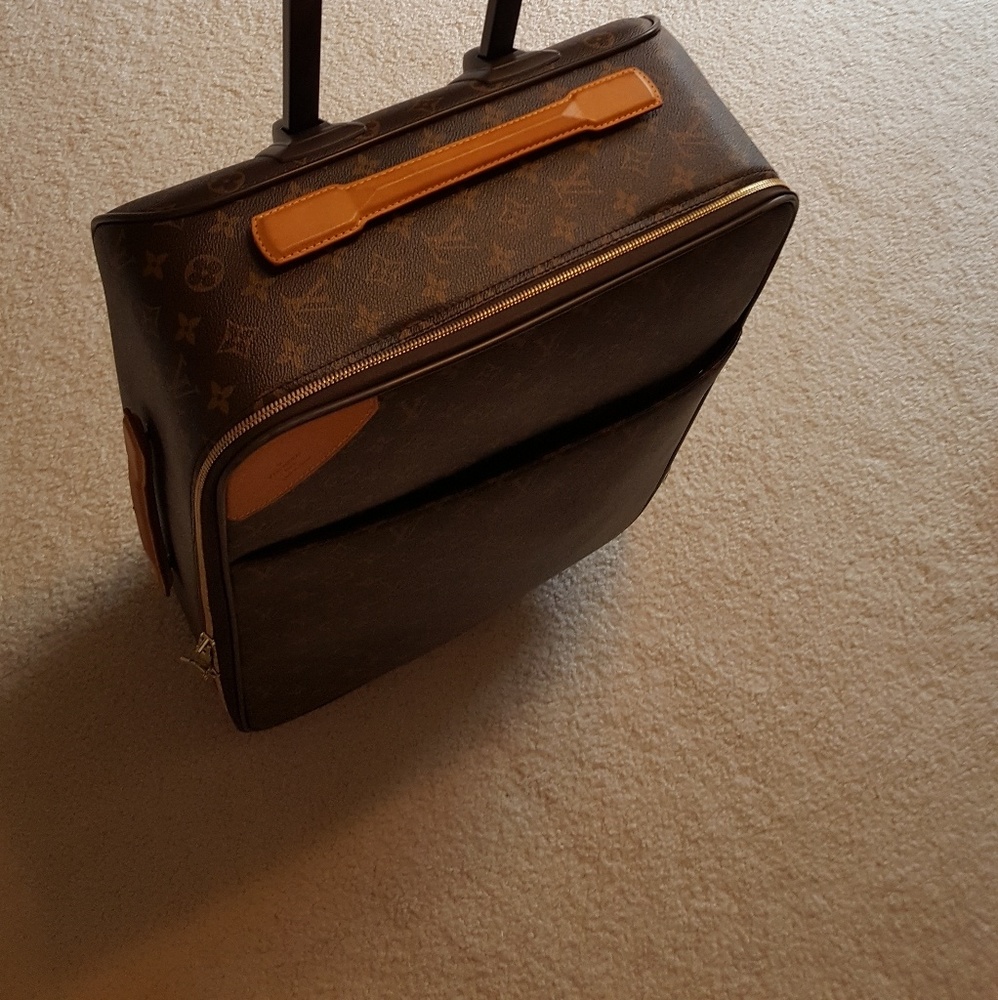 Genuine Authentic Vuitton Pegase